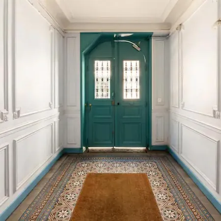 Vintage 2bd With Patio In Montmartre Parigi