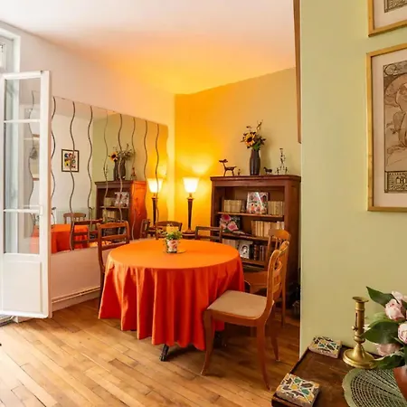 Appartamento Vintage 2bd With Patio In Montmartre Parigi